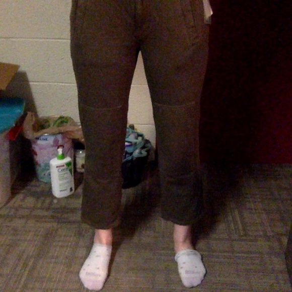 BDG Soft Cargo Capris - Picture 4 of 4